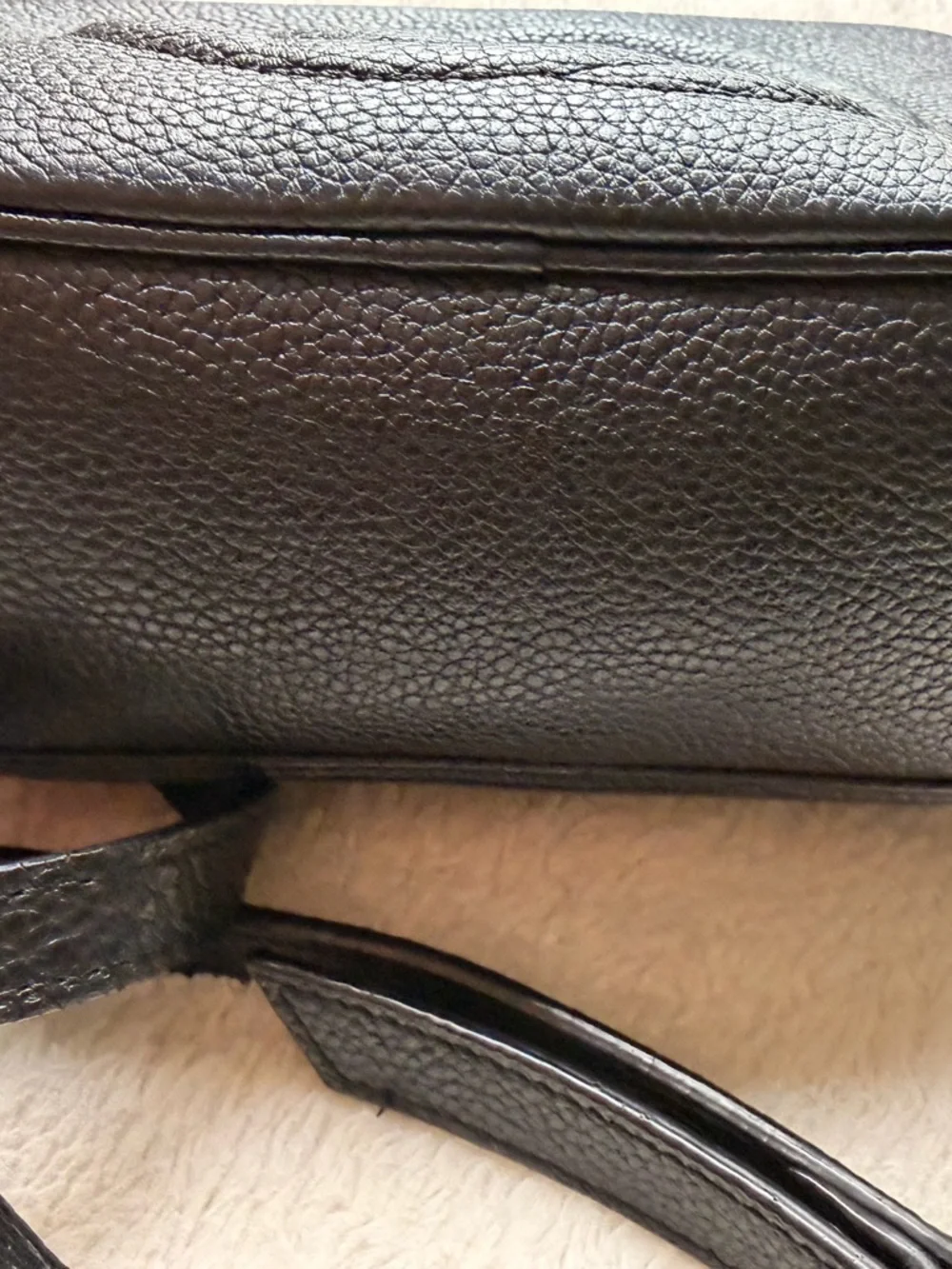 Gucci Black Pebbled Leather Disco Crossbody with Tassel - Picture 3 of 16